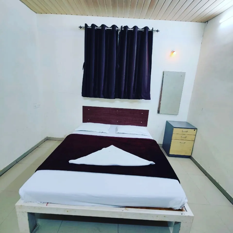 Book hourly hotels for unmarried couples in Pune Bag2Bag