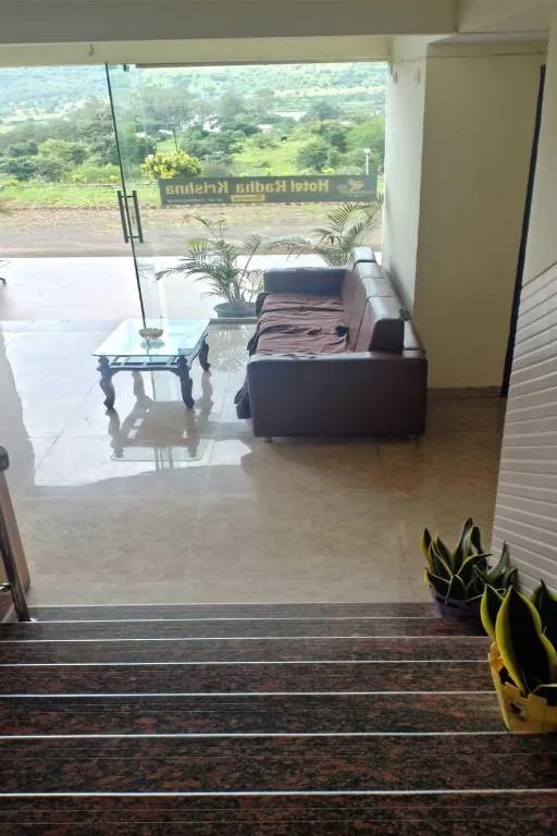 Book hourly hotels for unmarried couples in Pune Bag2Bag